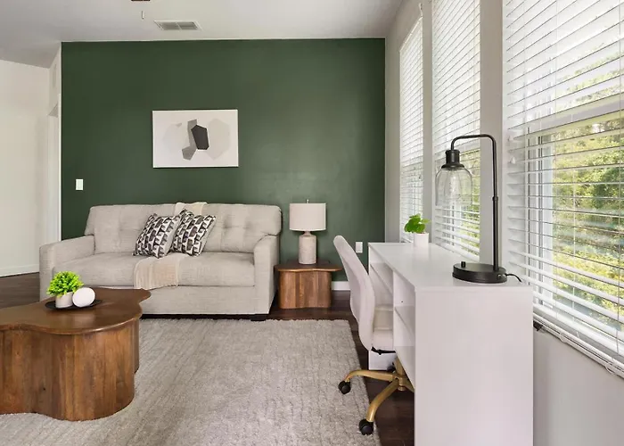 Landing Spectacular 2bd Clubhouse Apartment Pensacola