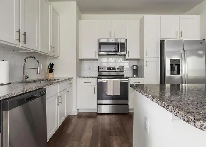 Apartment Landing Spectacular 2bd Clubhouse