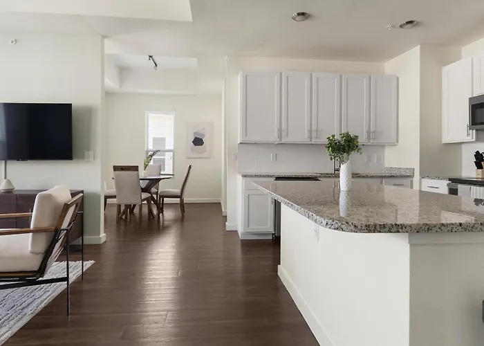 Apartment Landing Spectacular 2bd Clubhouse *