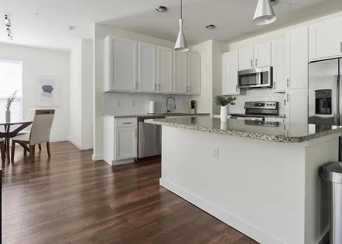 Landing Spectacular 2bd Clubhouse