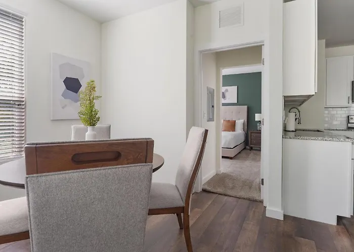 Landing Spectacular 2bd Clubhouse *