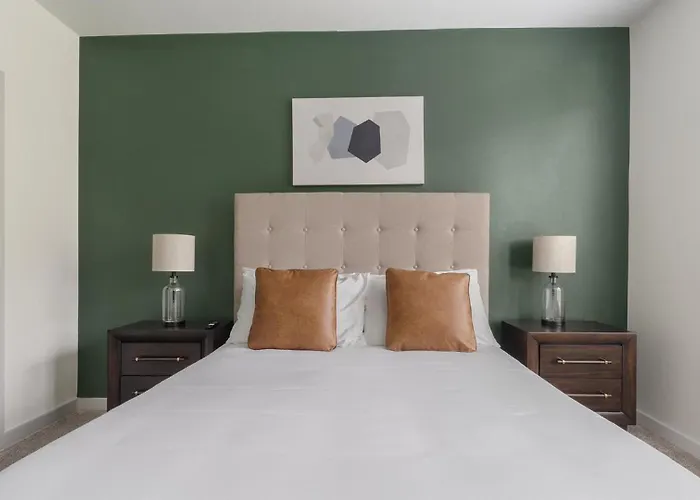 Landing Spectacular 2bd Clubhouse * Pensacola