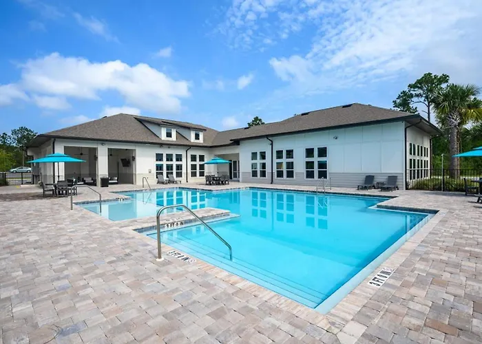 Landing Spectacular 2bd Clubhouse Apartment