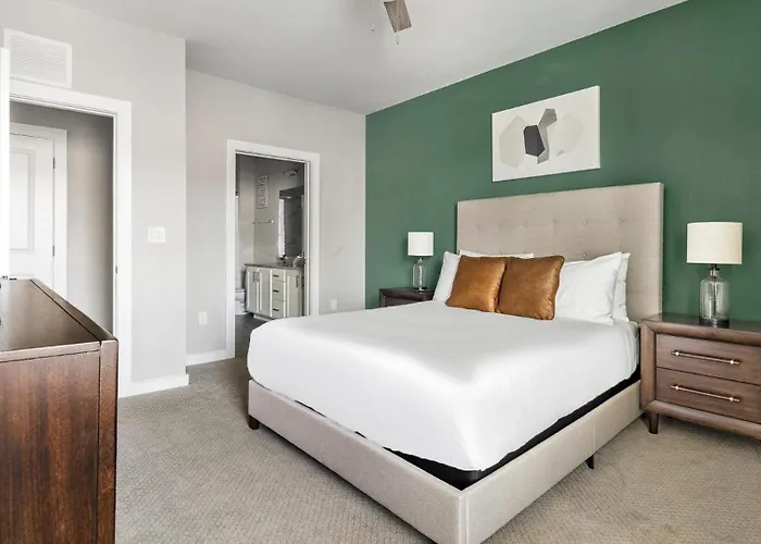 Apartment Landing Spectacular 2bd Clubhouse