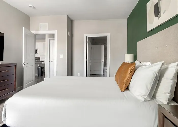 Landing Spectacular 2bd Clubhouse Apartment Pensacola
