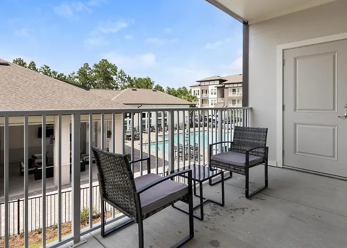 Landing Spectacular 2bd Clubhouse Apartment